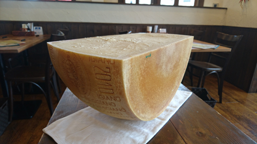 写真7 パルミジャーのチーズ